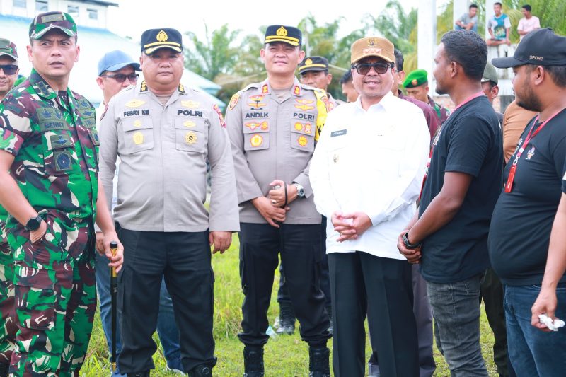 Pj Bupati Aceh Barat, Azwardi, Pantau TPS Usai Nyoblos di TPS 003 Gampong Drien Rampak. Foto: dok. Diskominsa Aceh Barat