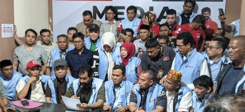 Calon Gubernur Aceh, Mualem, saat membacakan deklarasi kemenangan Pilkada, Rabu malam (27/11/2024). (Foto : Dok.NOA.co.id).