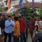 Ketua Gerindra Aceh, Fadhlullah yang juga calon wakil gubernur Aceh mendatangi rumah kediaman calon bupati Aceh Barat Daya, Salman Alfarisi. (Foto. Teukunizar/NOA.co.id)