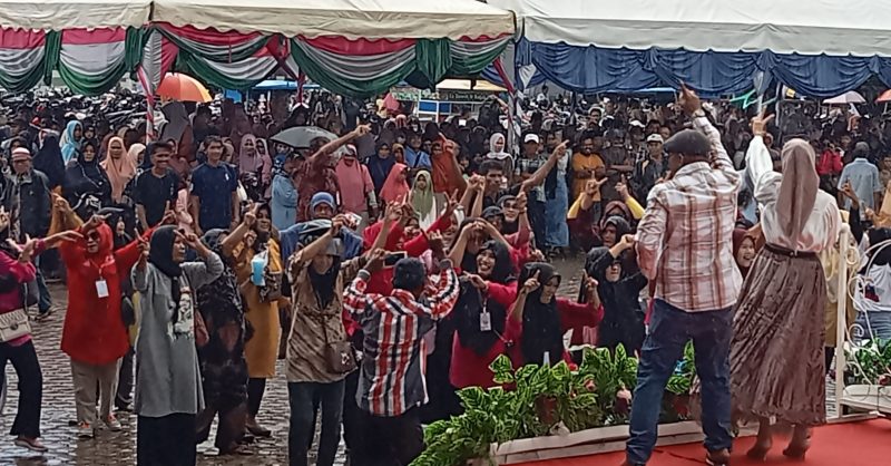 Warga masyarakat tumpah ruah padati kampanye Akbar calon Bupati dan Wakil Bupati Simeulue, Ahmadlyah-Irwan Suharmi