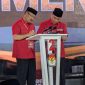 Paslon Bupati dan Wakil Bupati Pidie Sarjani Abdullah-Alzaizi, saat berada dipanggung debat di PCC, Kota Sigli, Rabu (13/11/2024) (Foto Amir Sagita.NOA.co.id).