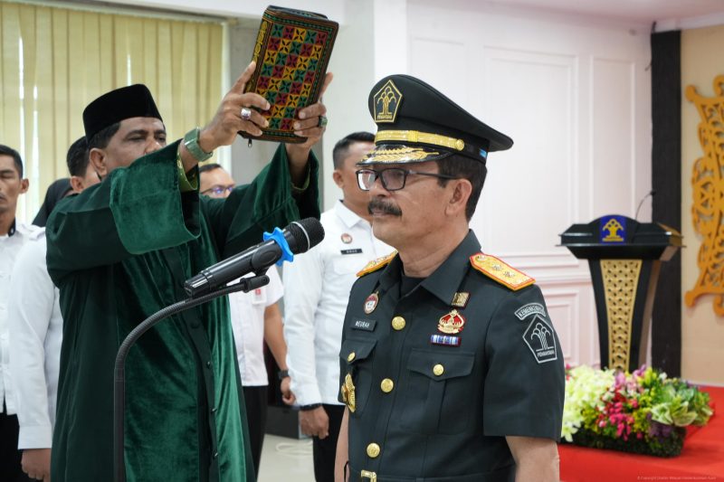 Menteri Hukum Republik Indonesia, Supratman Andi Agtas resmi melantik Meurah Budiman sebagai Kakanwil Meurah Budiman, Banda Aceh (4/11/2024). (Foto : Kanwil Kemenkum Aceh).