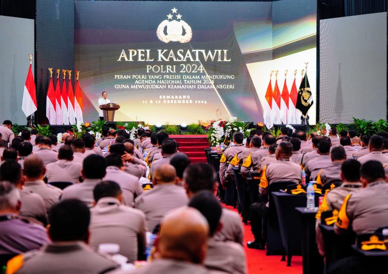 Mendagri Muhammad Tito Karnavian saat memaparkan materi pada Apel Kepala Satuan Wilayah (Kasatwil) Polri Tahun 2024 yang digelar di Auditorium Cendrawasih, Graha Cendekia, Akademi Kepolisian (Akpol) Semarang, Jawa Tengah (Jateng), Rabu (11/12/2024). (Foto : Puspen Kemendagri).