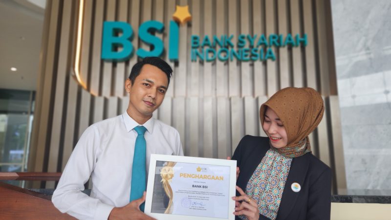 BSI Aceh Mendapatkan Penghargaan dari Universitas Syiah Kuala sebagai Mitra Perbankan Terbaik. Foto: dok. BSI Aceh